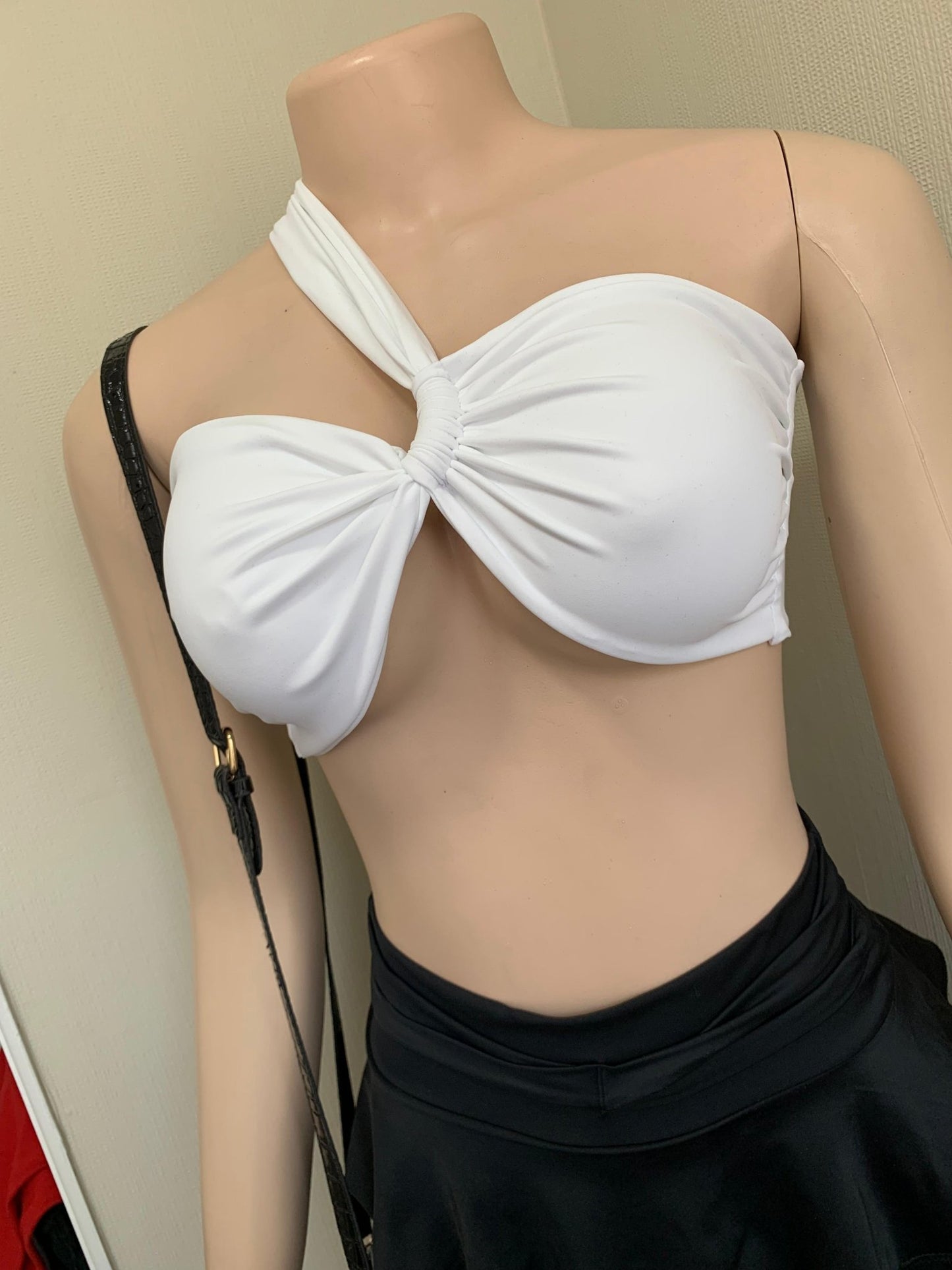 Crop tops asimetricos - Leal Store